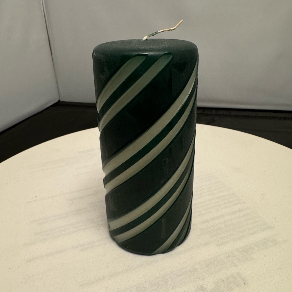 Partylite Candy Cane pillar